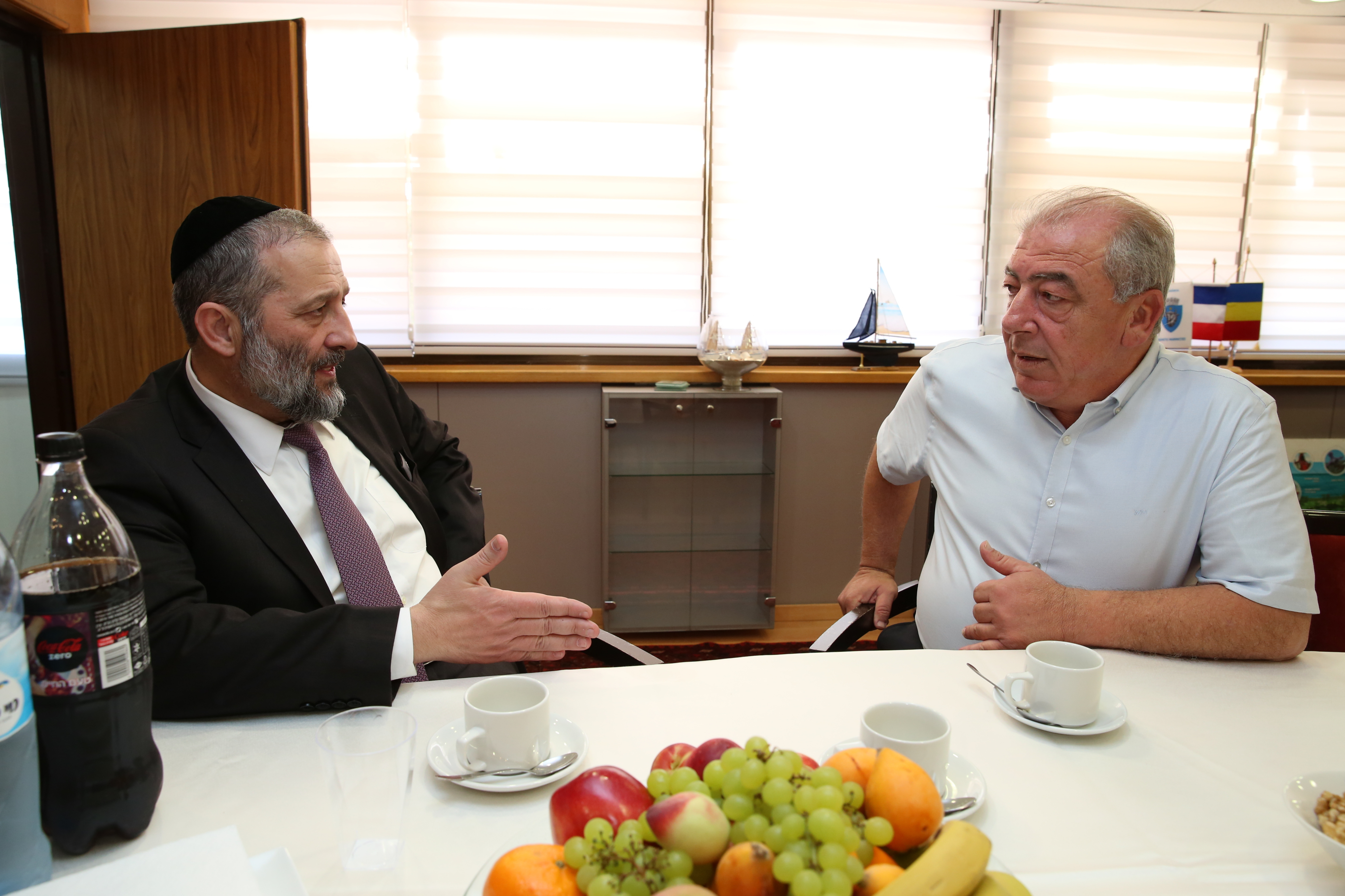 אריה דרעי: ראשי יישובים ערבים מבקשים תחנות משטרה .
