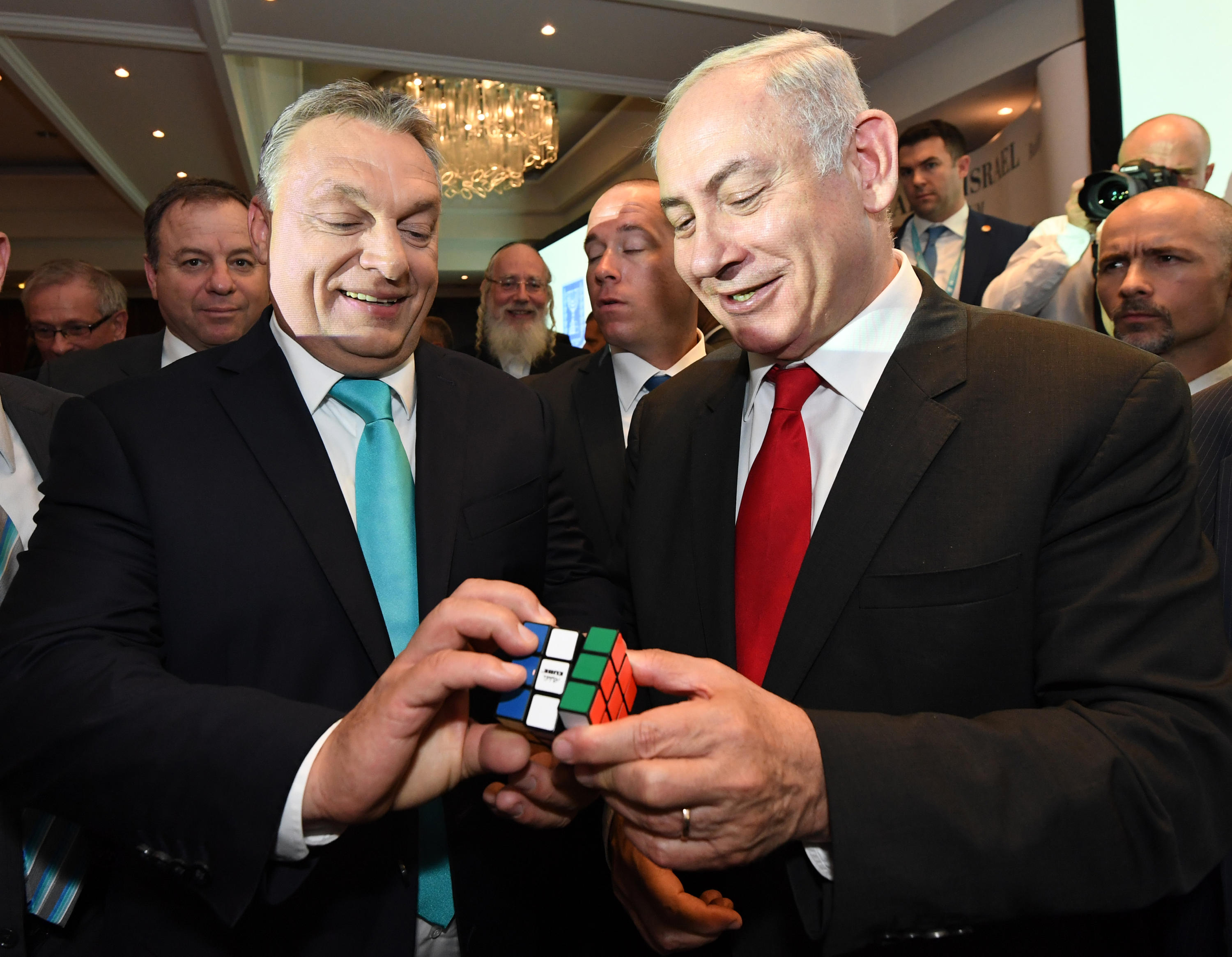 אירופה מחולקת: הונגריה שוקלת להעביר את השגרירות לירושלים .