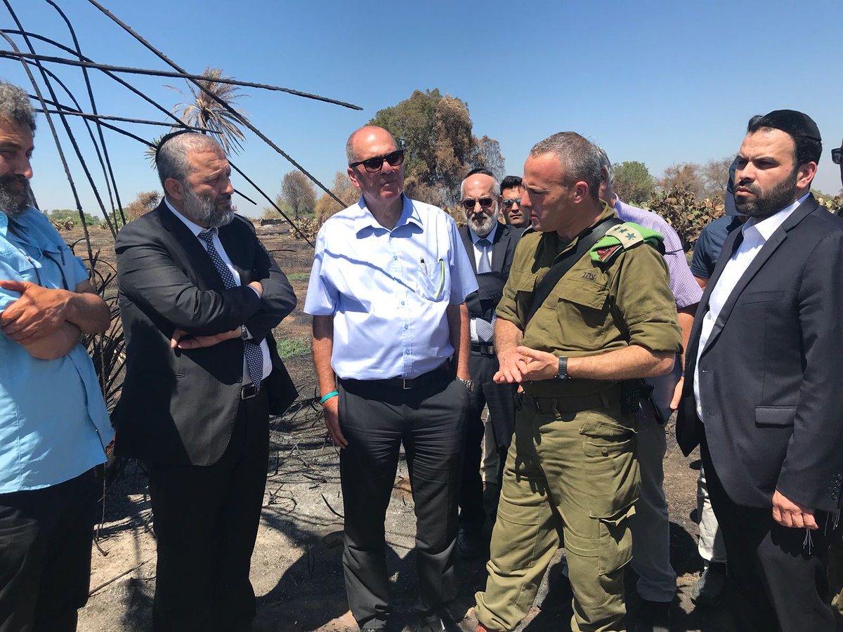 דרעי בסיור בעוטף עזה: אם הטרור לא יפסק, נצטרך לפעול משמעותית DgngNOlWkAE0iqj