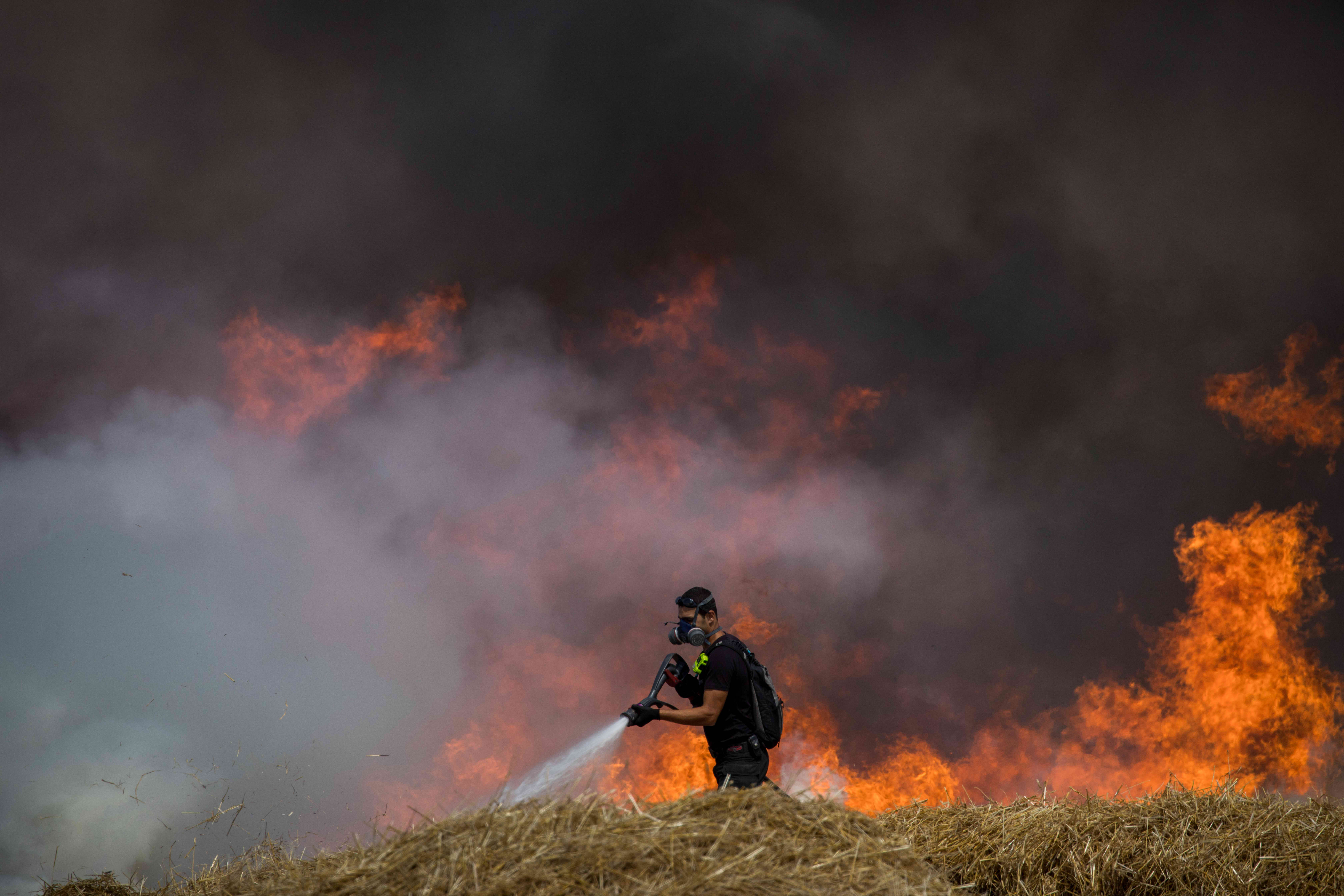 שר הביטחון: יירטנו מאות עפיפונים F180530YS28