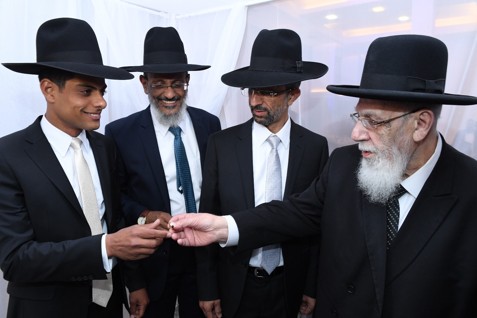 אלעד: מרן חכם שלום כהן שליט"א בסידור חופה וקידושין IMG-20180625-WA0001