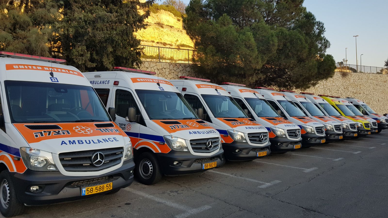 מיאמי: יהודי נורה מרכב חולף אמבולנסים • אילוסטרציה