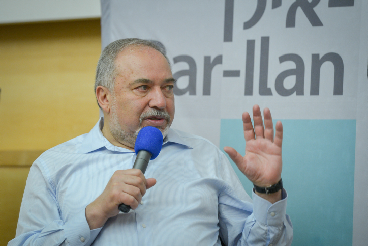 ליברמן תומך: החוק שישאיר את הח"כ לשעבר בכלא ליברמן