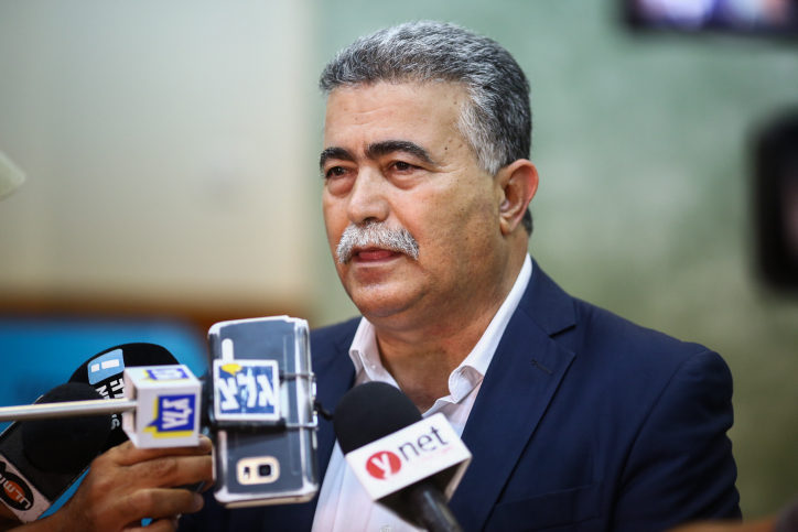 עפיפוני התבערה: ח"כ פרץ "למצוא פתרון טכנולוגי" עמיר פרץ