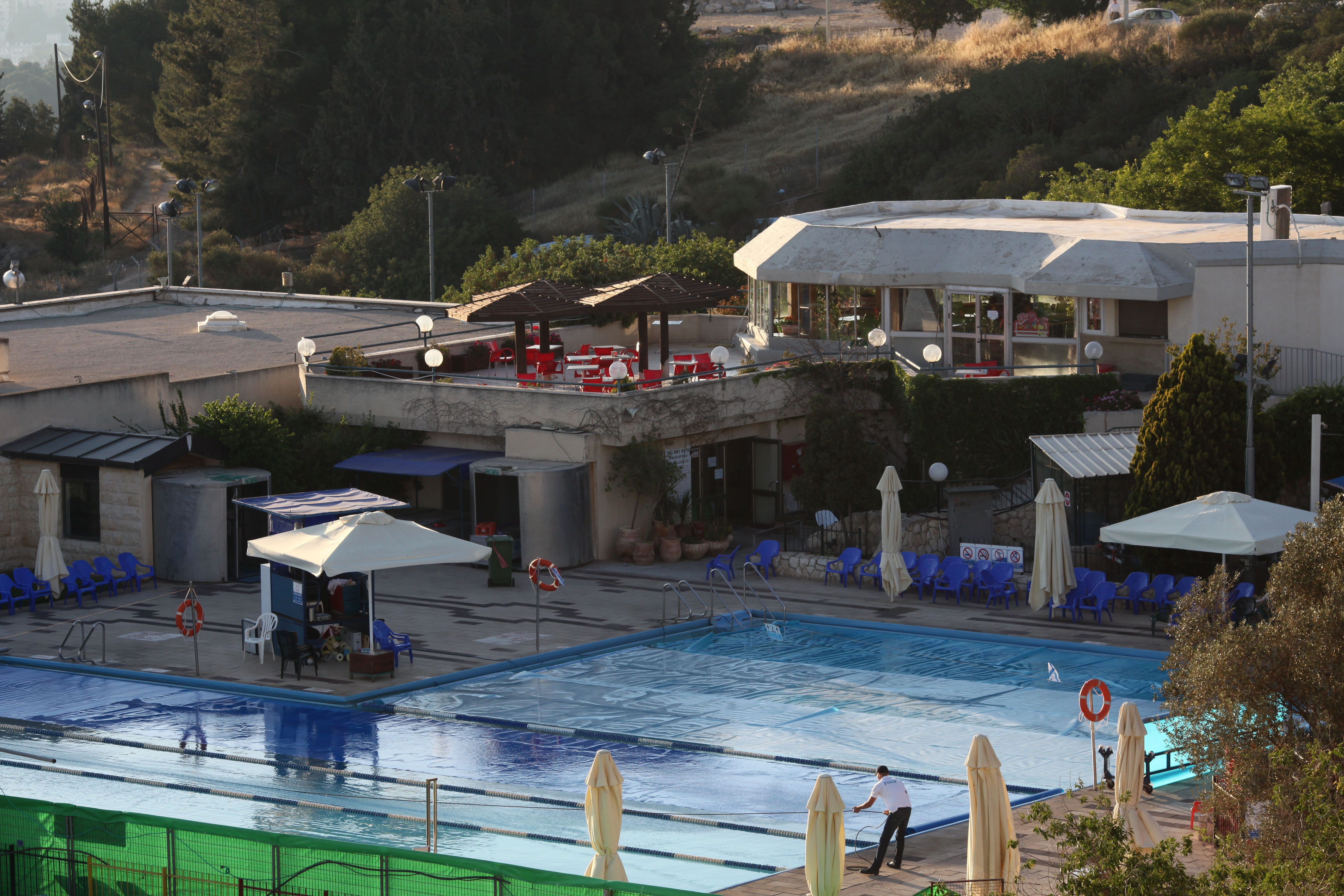 סכנת הבריכות הפרטיות: תינוק טבע בבריכה ופונה במצב קריטי אילוסטרציה. צילום פלאש 90