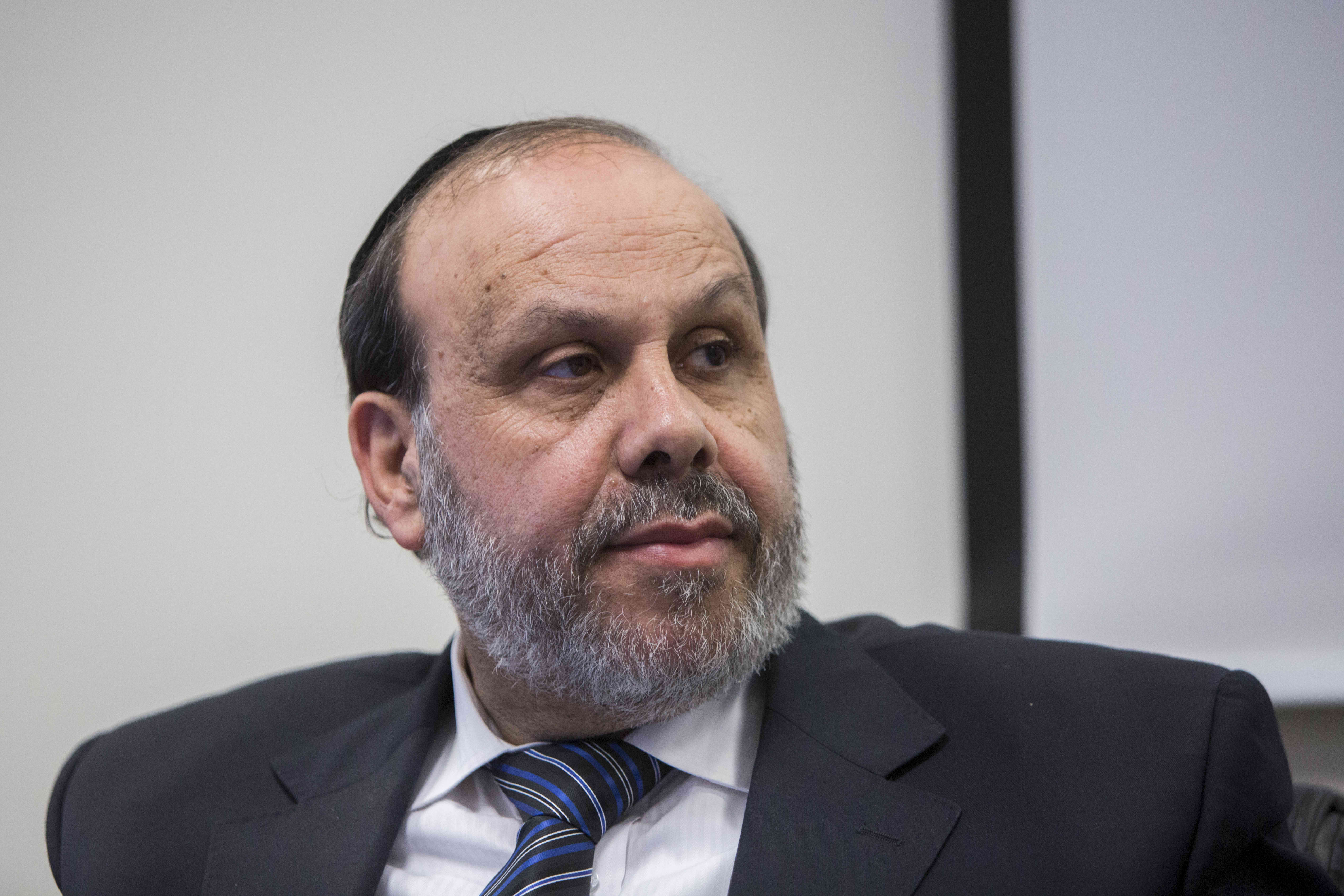 שר הדתות מבקש משרת המשפטים להחיל את סמכות הרה"ר בכותל שר הדתות דוד אזולאי. צילום פלאש 90