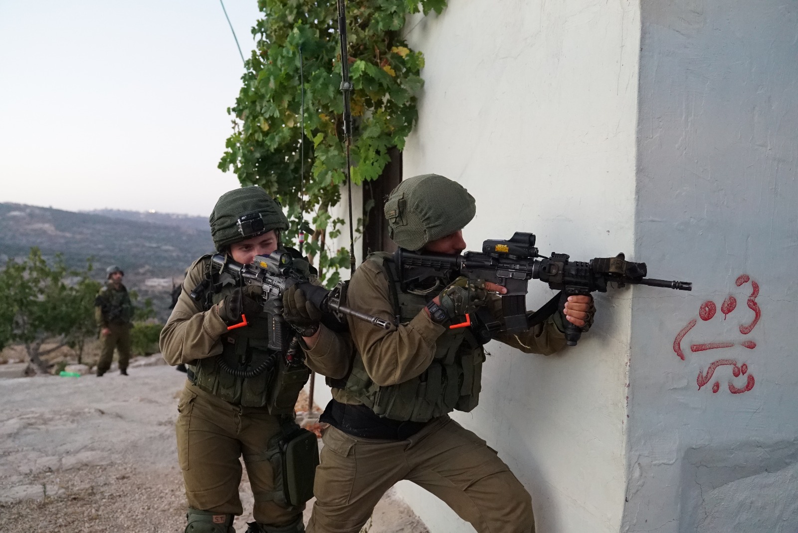 עשרים ושניים מבוקשים נעצרו; אמל"ח נתפס בבנימין אילוסטרציה