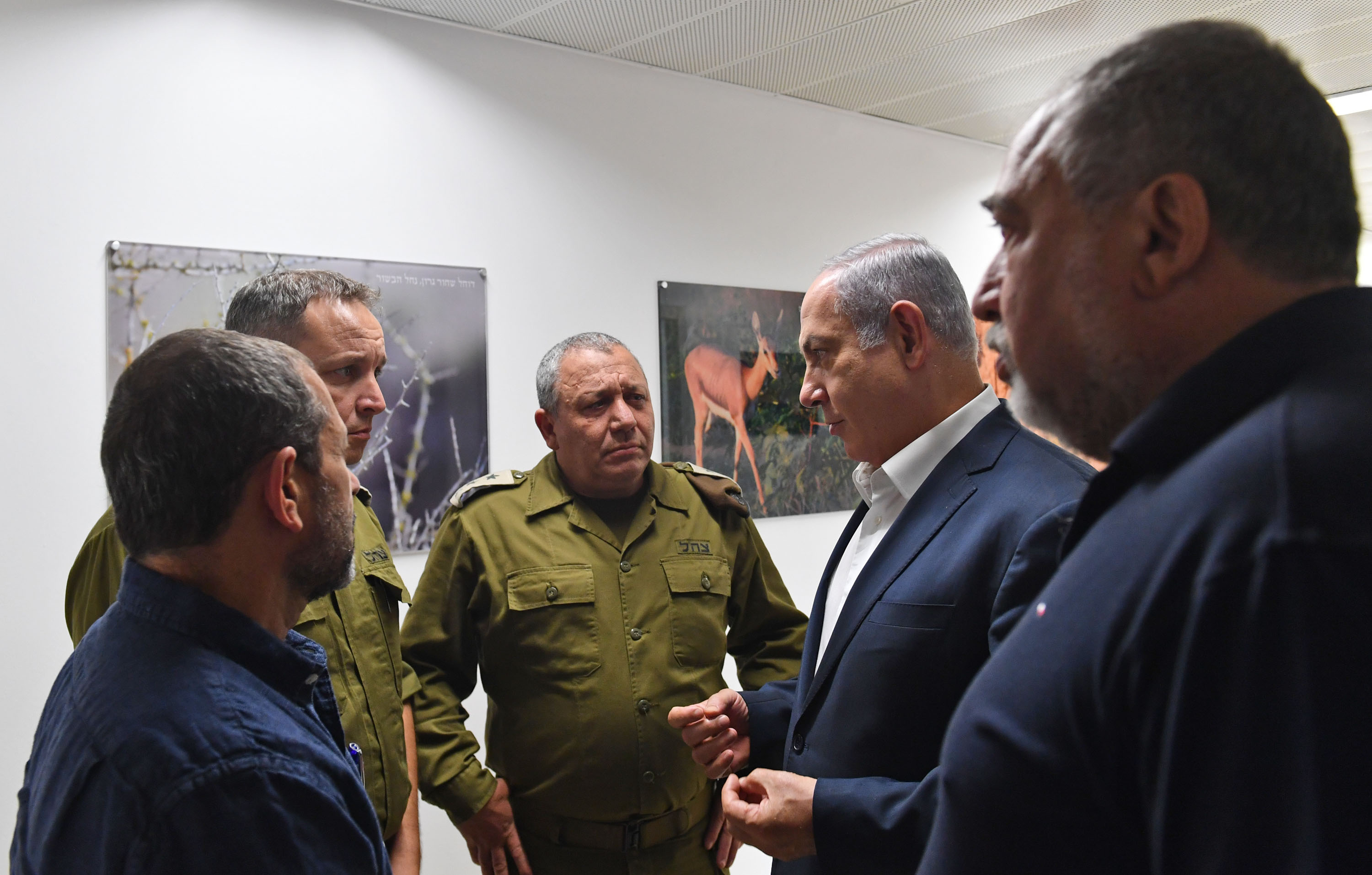 בלון תבערה נפל בגן ילדים; צה"ל תקף חוליית משגרים בעזה ופצע שני מחבלים ליברמן נתניהו ובכירי מערכת הביטחון
