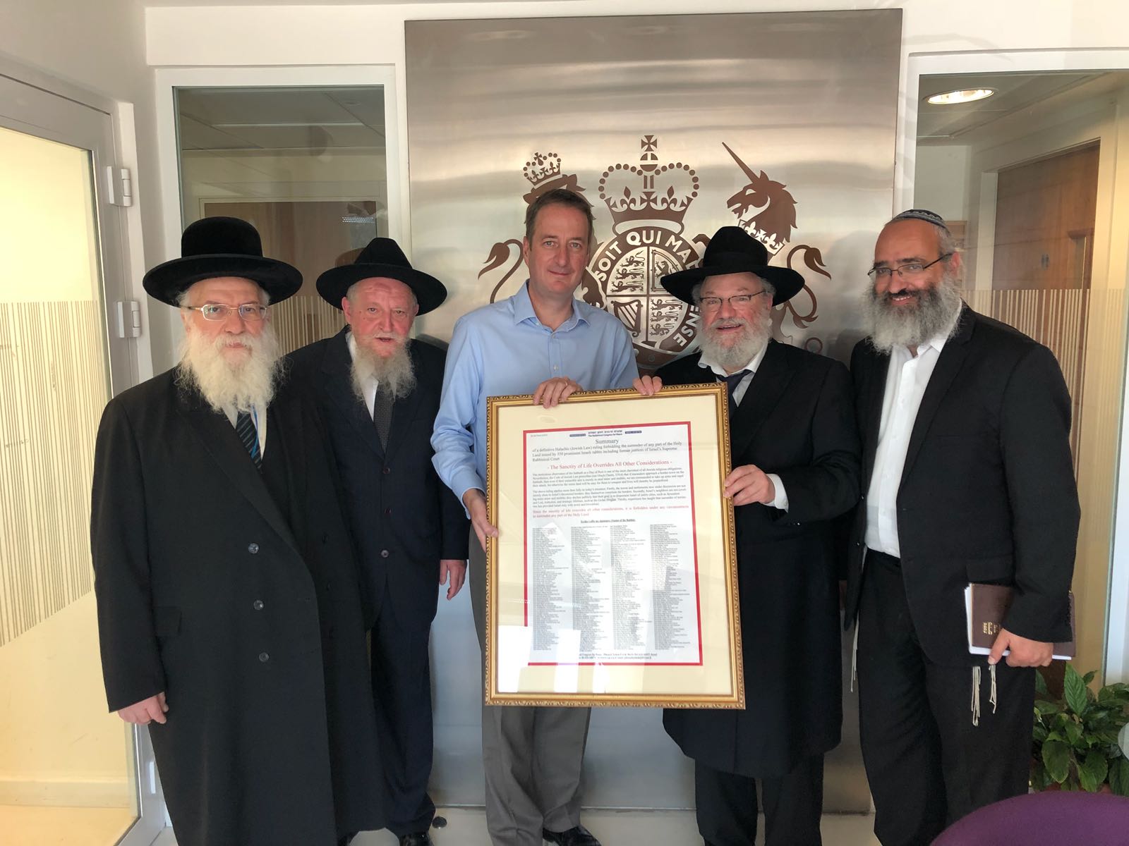 הרבנים לשגריר הבריטי: "תכנית שתי המדינות – מנוגדת להלכה" הרבנים והשגריר
