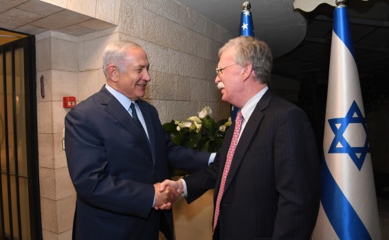 איראן מתערבת בבחירות כנגד נתניהו: הליכוד: "לא מפתיע" בולטון ונתניהו בפתח פגישתם היום