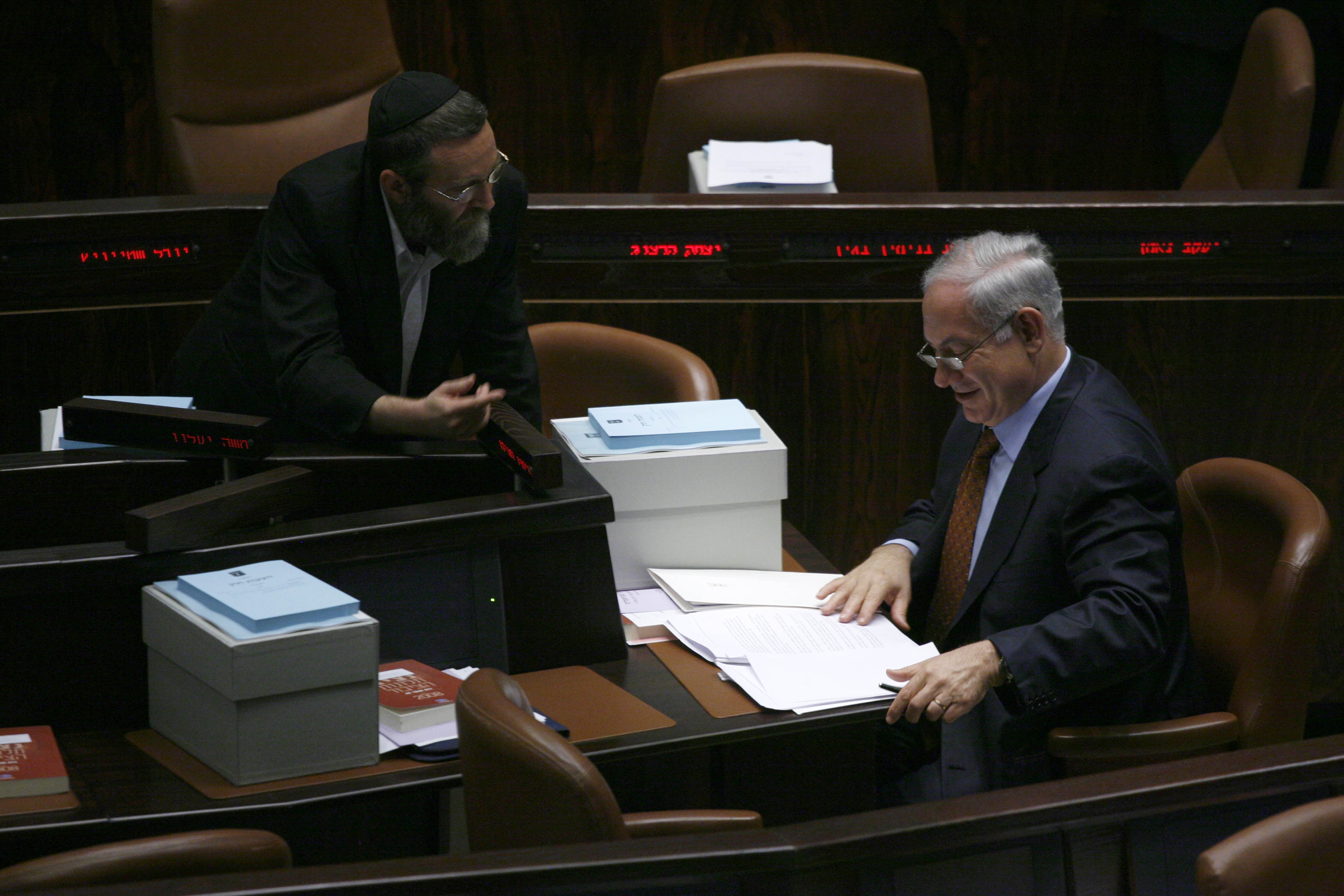 חייו הפוליטיים אינם חיים • גפני: הקשר עם ראה"מ חזק ח"כ גפני וראש הממשלה