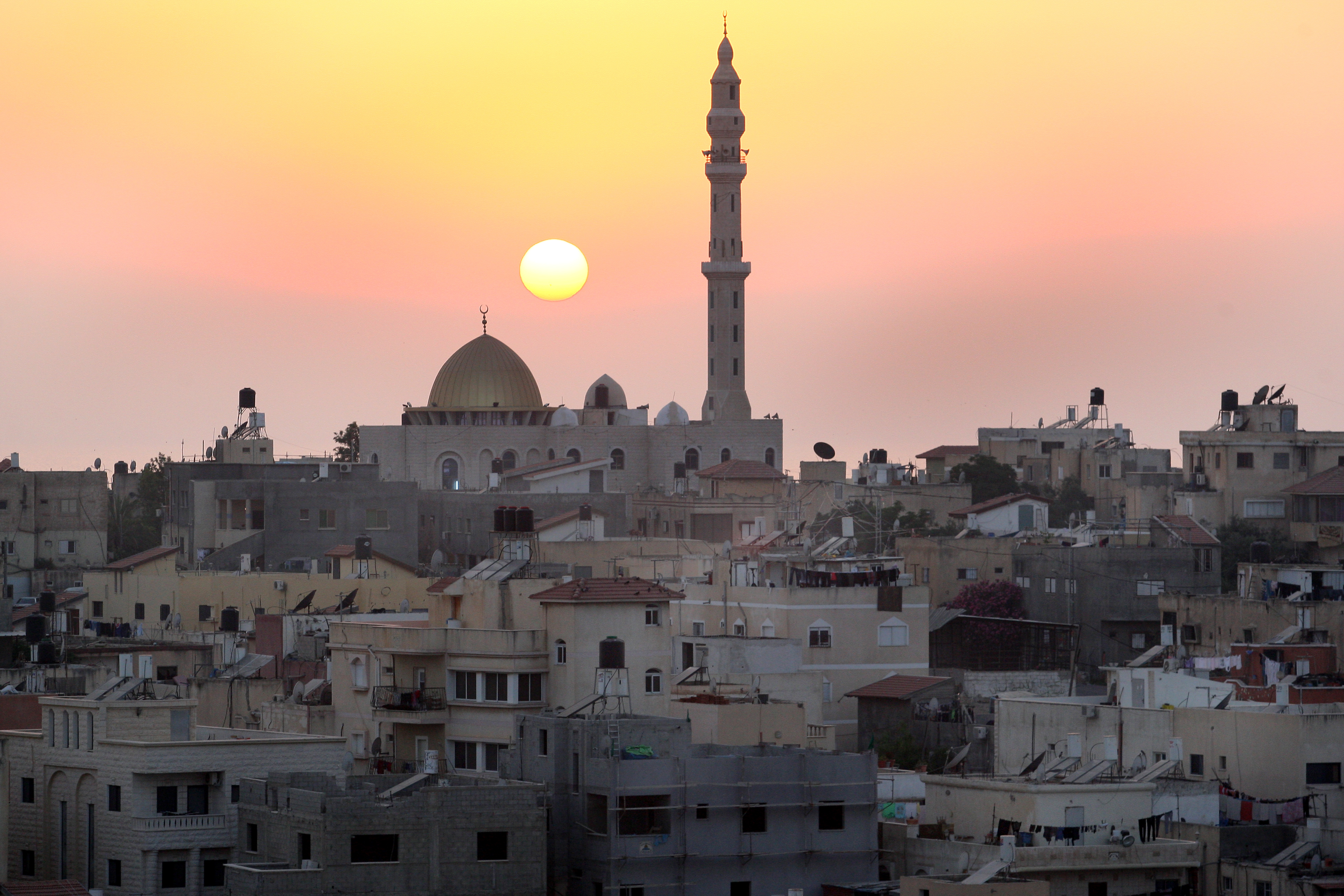 אירוע חמור: ירו אל עבר תחנת המשטרה בכפר ונלכדו היישוב ג'סר א-זרקא