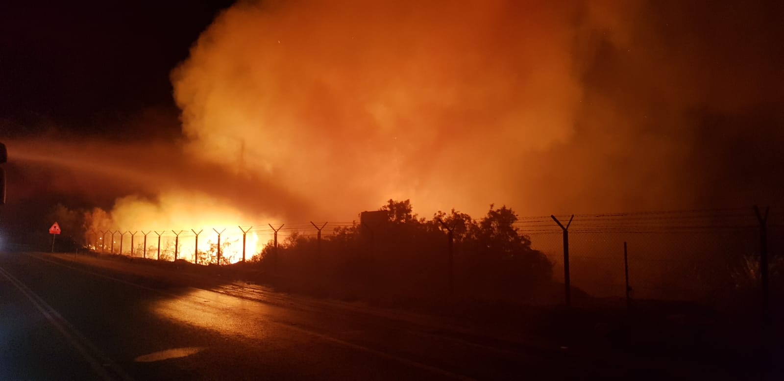 במהלך החג: שריפת ענק פרצה ב'עינות צוקים' WhatsApp Image 2018-09-11 at 20.33.25