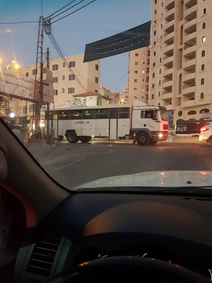 רכב צבאי נכנס ל'קלנדיה' והותקף; חיילים נפצעו הטיולית שהותקפה ב'קלנדיה'