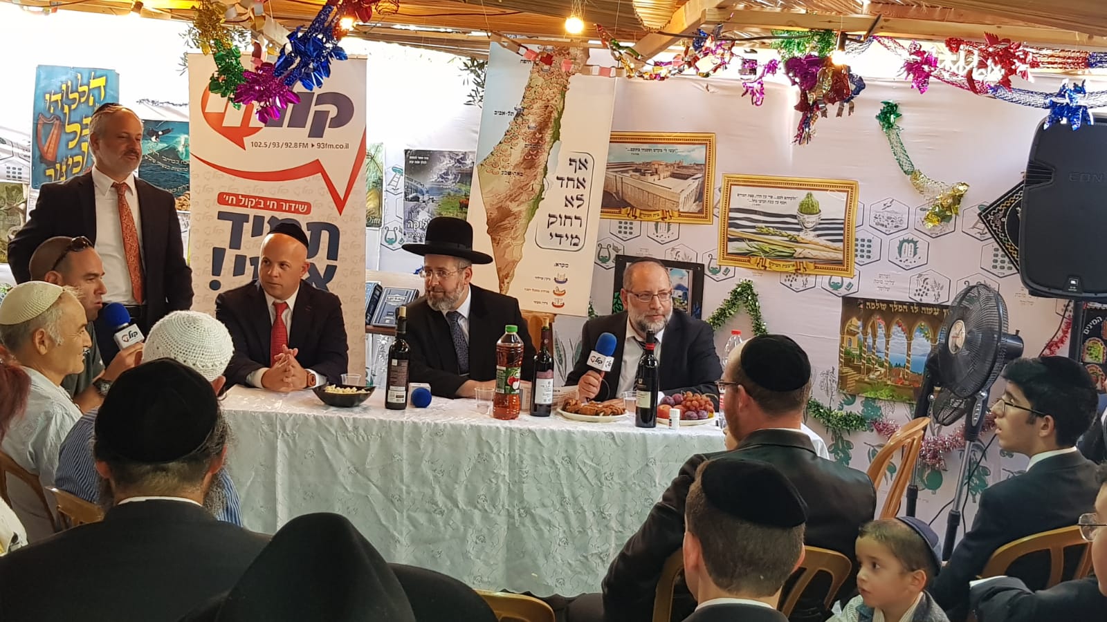 שמחה של תורה: השמחה והריקודים בסוכת הרב הראשי לישראל בסוכות הרב הראשי הגאון הרב דוד לאו היום