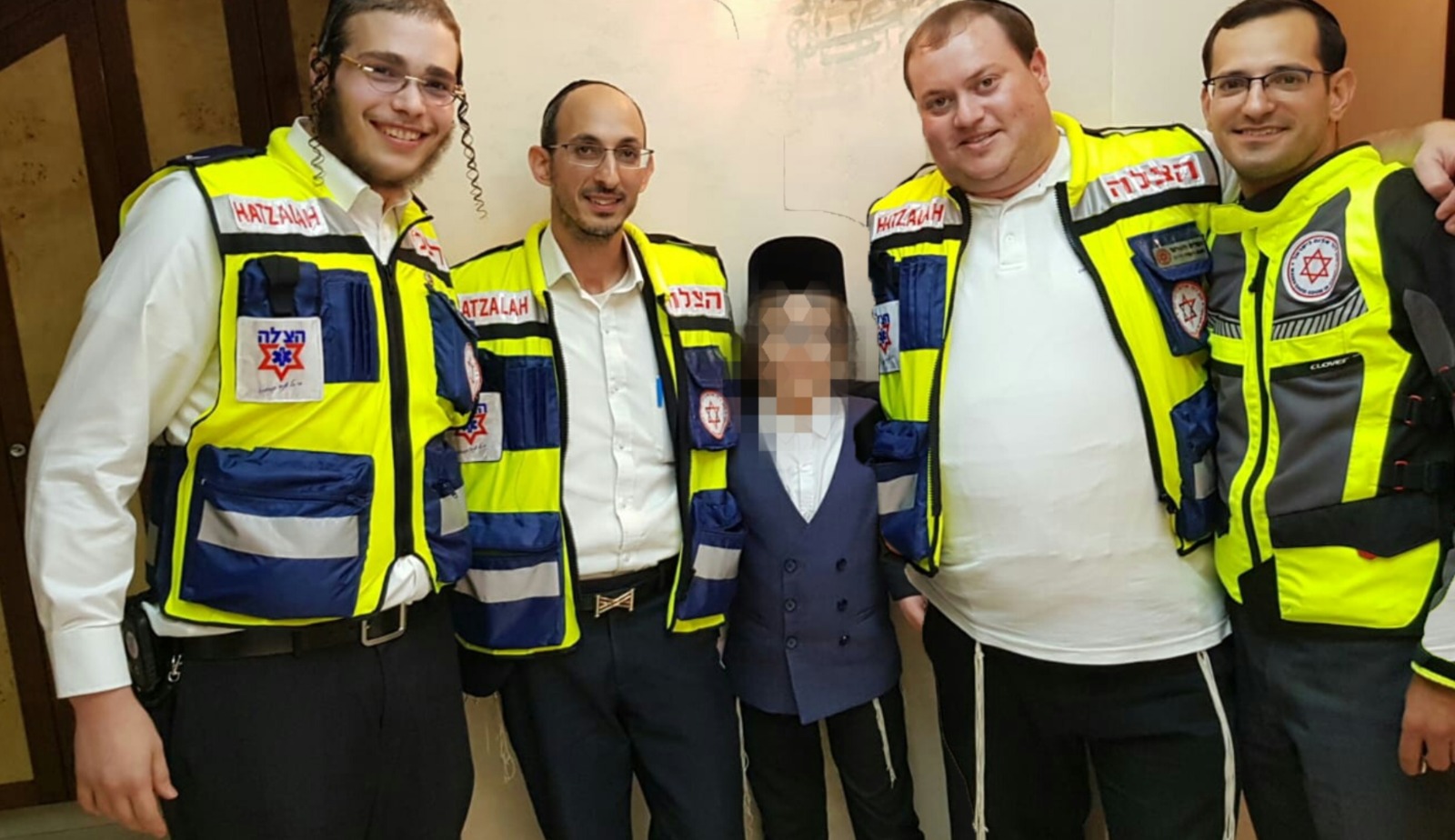 מרגש: הילד ניצל מטביעה ונערכה סעודת הודיה החובשים והילד שניצל