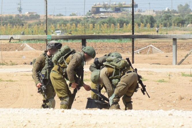לאחר שהושלכו עשרות מטענים: יחידת יהל"ם מנטרלת במרחב אילוסטרציה