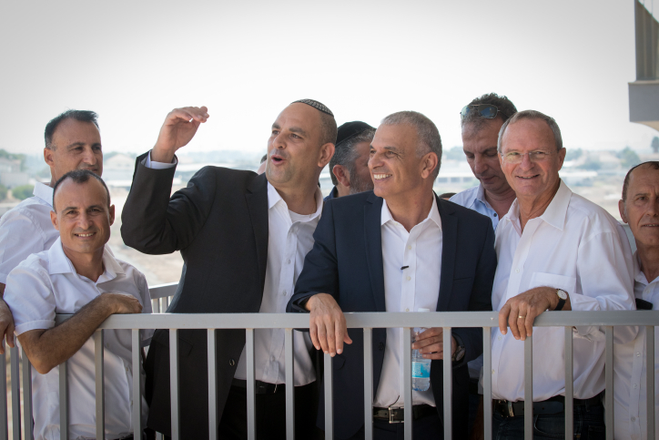 הושגה פשרה עם העובדים הסוציאלים: "מנגנון אבטחה יוקם מיידית" כחלון-בילסקי-רביבו.jpg
