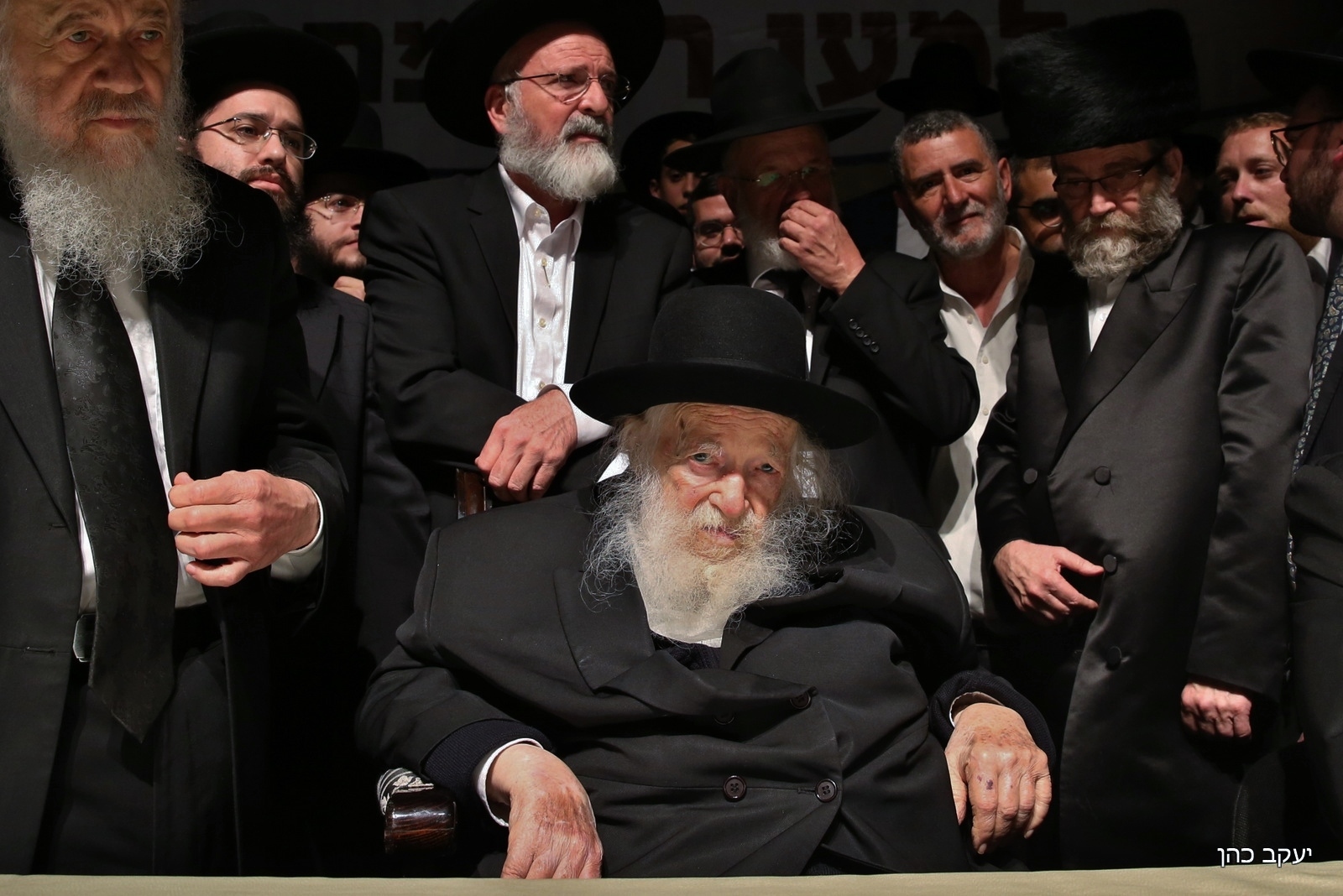 נדיר • צפו: תושבי רחובות הגיעו לקבל את פני מרן שר התורה 212A5264