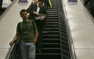 טור חדש: כשהמדרגות הנעות לא פעלו \\ אריאל כהן אילוסטרציה