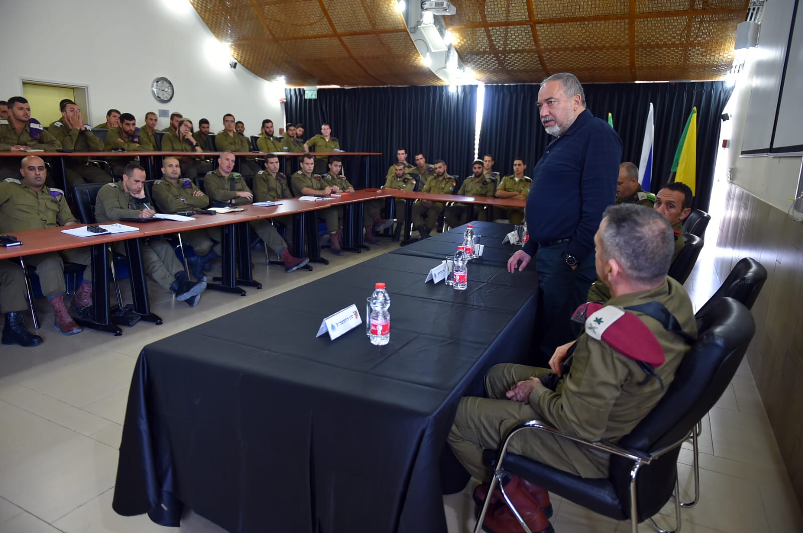 ליברמן בגבול עזה: "צריך להנחית מכה קשה על חמאס" ליברמן היום