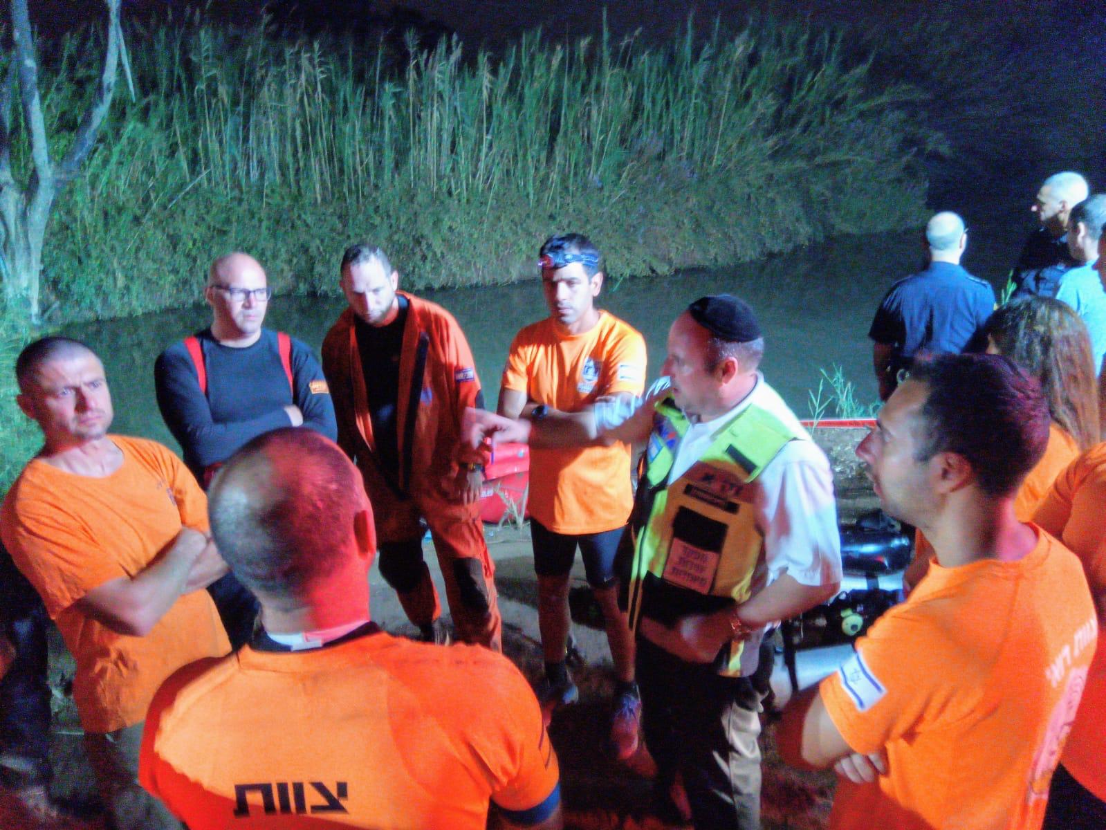 תעלומה על גדות הירקון: בגדי נער דתי הקפיצו צוללנים לחיפושים הכוחות בשטח