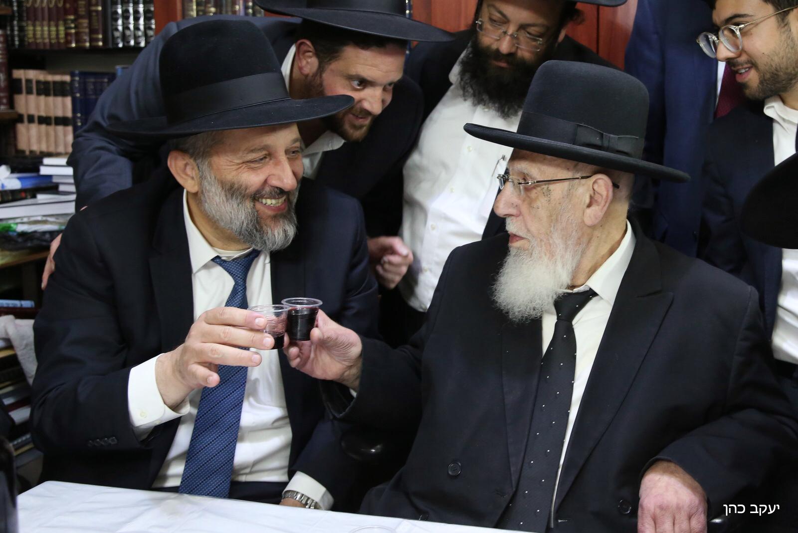 בבית מרן חכם שלום: נציגי ש"ס חגגו את ניצחונם בבחירות תמונת ניצחון