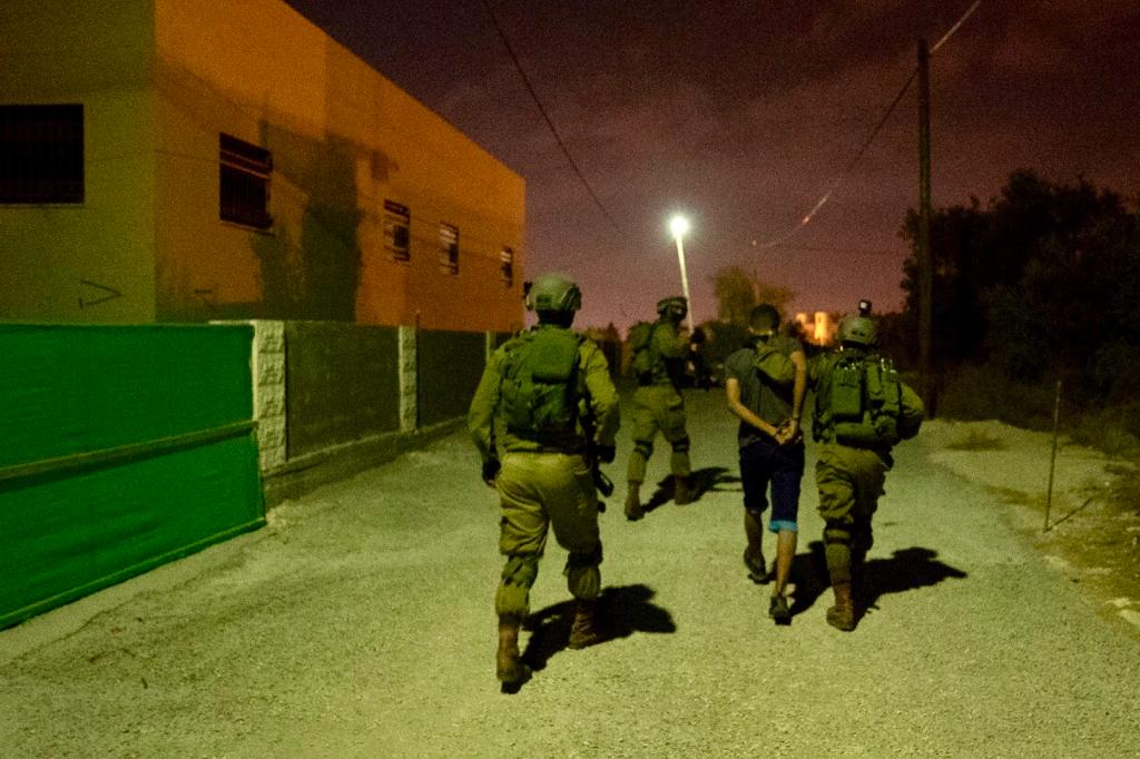 תשעה מבוקשים נעצרו חיילים לוחמים