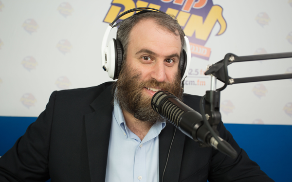 קמיסר נפרד ממאזיניו "בטעם של פעם" • האזינו קמיסר מיוזיק