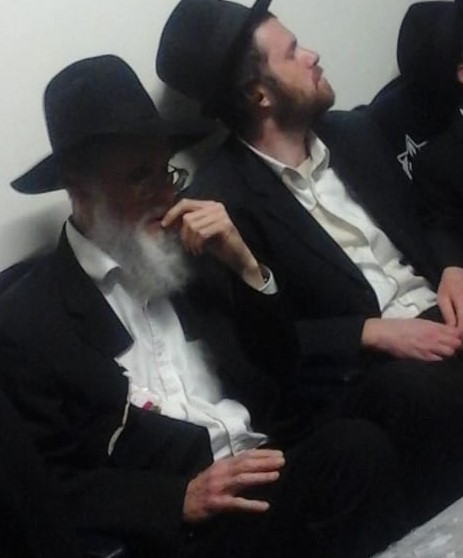 ברוך דיין האמת: הגה"צ רבי יעקב זאב לב זצ"ל הרב יעקב בשבעה על בנו לפני כחצי שנה