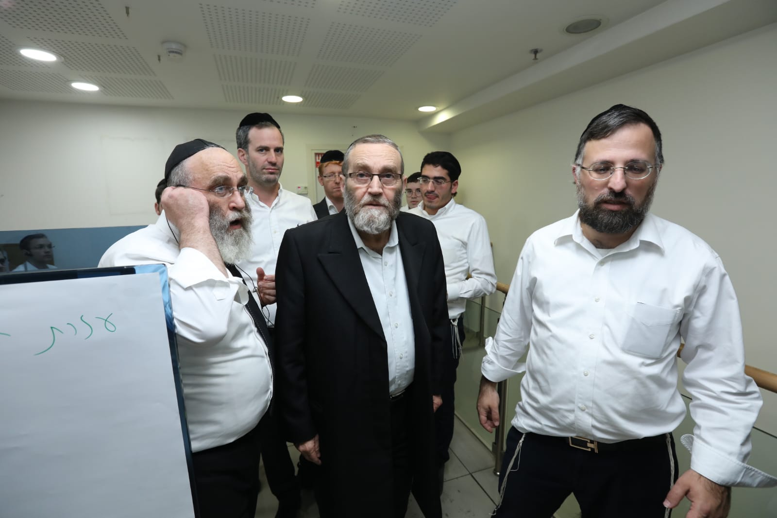 שעות לפני ההכרעה: גפני בסיור במטה המרכזי WhatsApp Image 2018-11-13 at 18.56.16