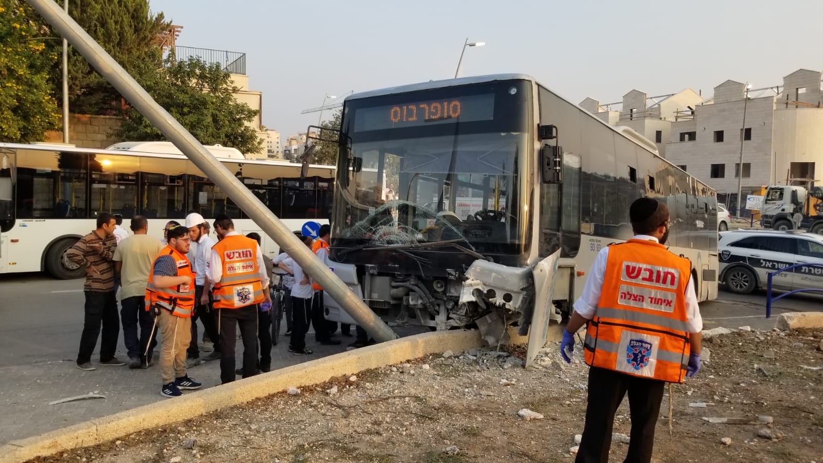 בית שמש: אוטובוס עלה על מדרכה ופצע חמישה tuyucux