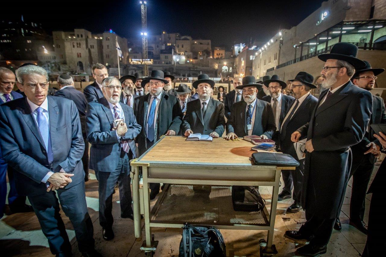 "יהדות אירופה מבקשת את עזרת ישראל" א רבנים מחברי המשלחת בכותל המערבי (1)