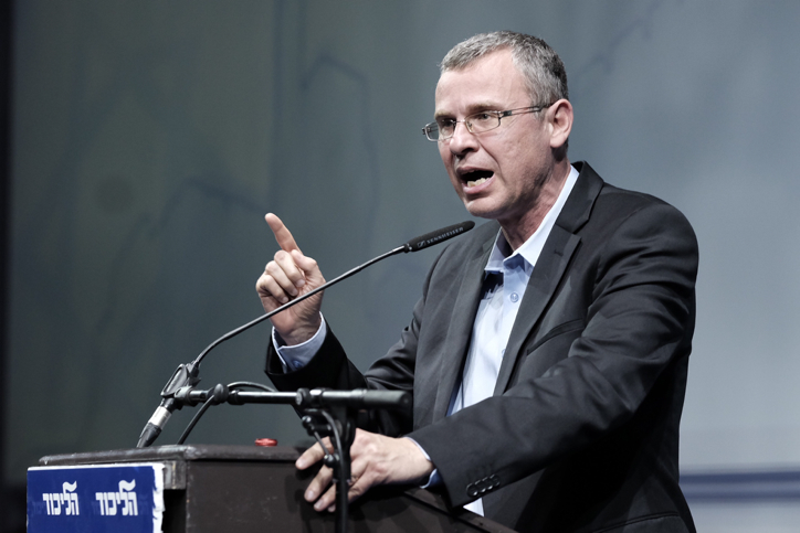 יריב לוין: "מבצע 'מגן צפוני' הסתיים לכן הולכים לבחירות" .