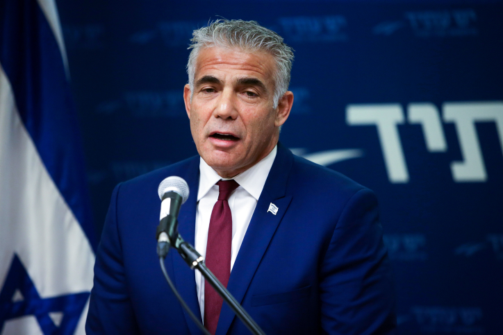 "חוק גיוס מצביעים": צפו: הזגזוג המביך של לפיד על 'חוק הגיוס' לפיד היום בכנסת