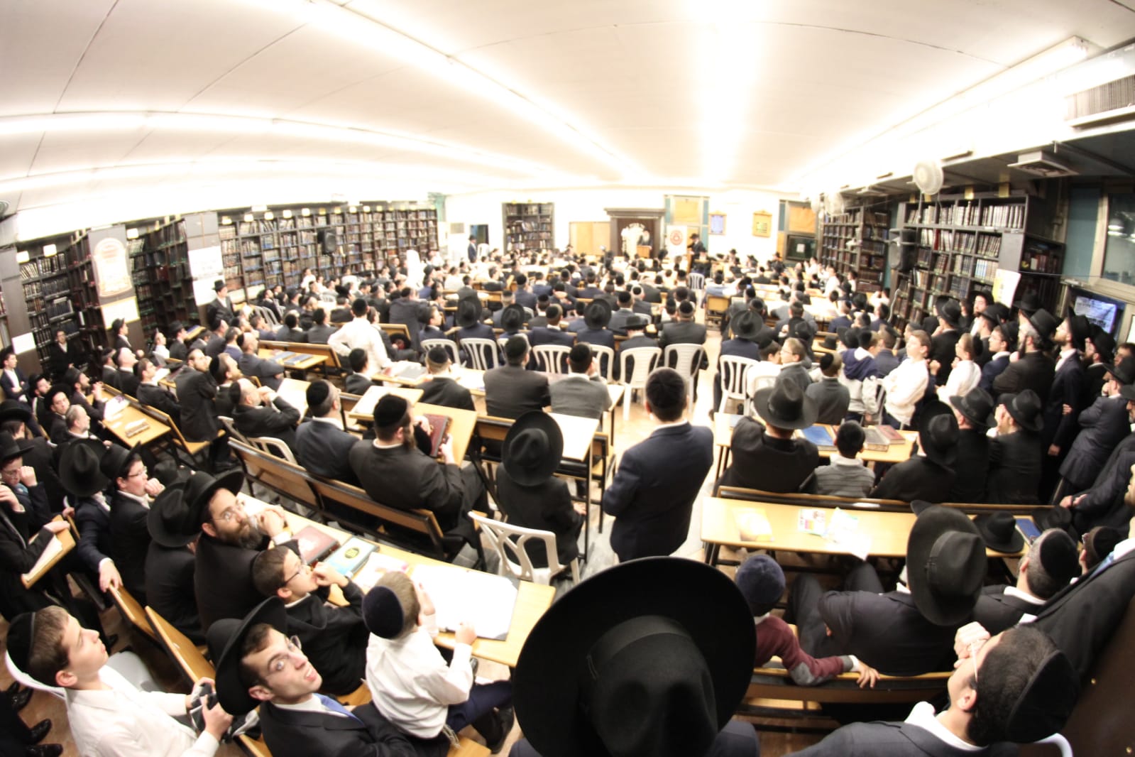 דרכי איש: עצרת מספד למרן הגראי"ל שטיינמן זצוק"ל WhatsApp Image 2018-12-02 at 18.40.53