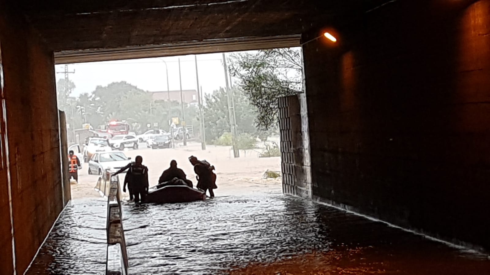 עקב הגשמים עשרות מוקדי הצפות בכל הארץ: נתיבי איילון נסגרו לתנועה חילוץ בכפר חבד עקב הצפות