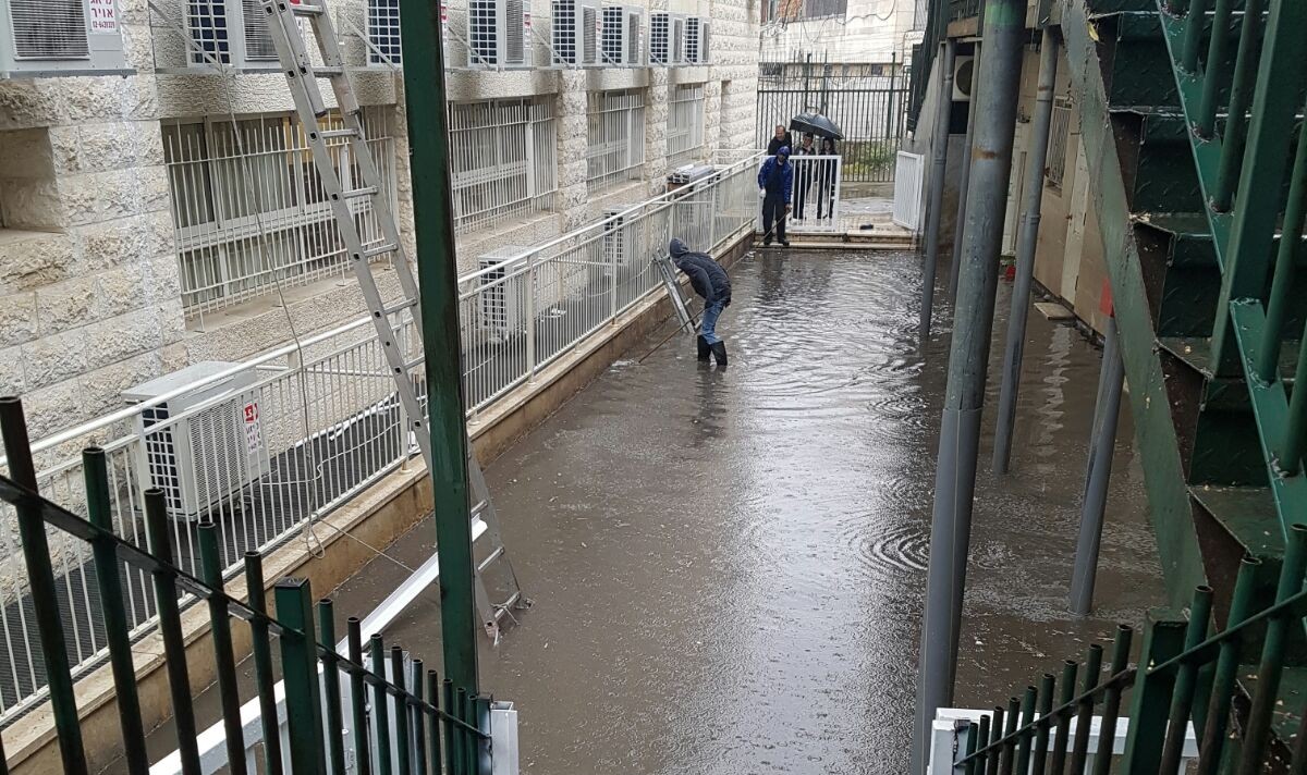 נס חנוכה: הגשם השוטף החל לרדת מיד בסיום עבודות הניקוז השנה זה כבר נראה אחרת. ההצפה בשנה שעברה