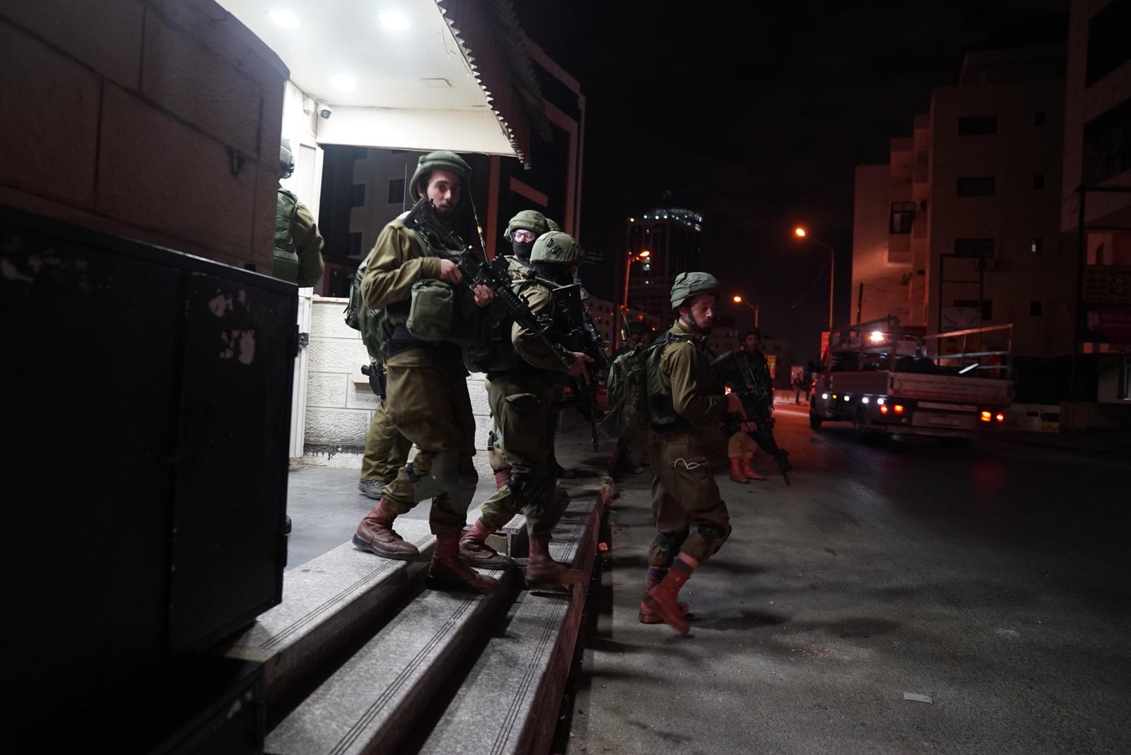 שנים עשר מבוקשים נתפסו; אמל"ח רב אותר אילוסטרציה