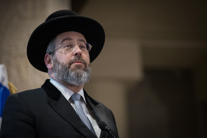 הרב הראשי על חילול בית הכנסת: "רוצה לקוות שזה לא יד יהודי" הרב הראשי הגאון הרב דוד לאו