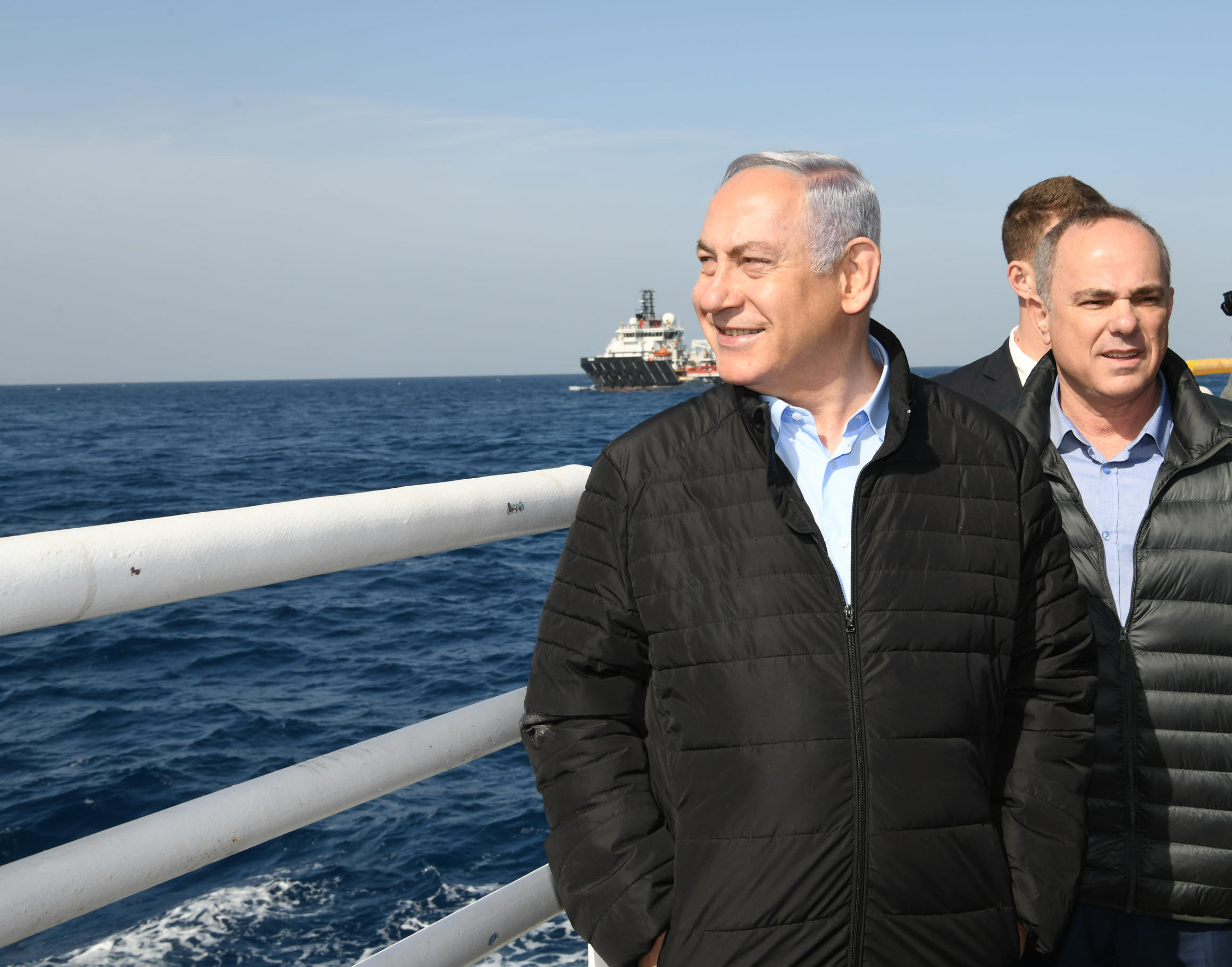 נתניהו שובר גלים \\ יוסי גולדשטיין נתניהו שטייניץ אסדת גז לוויתן