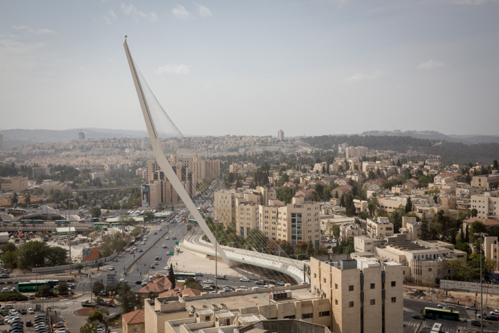 חילולי השבת בתל אביב: "את גשר המיתרים לא בנינו בשבת" גשר המיתרים