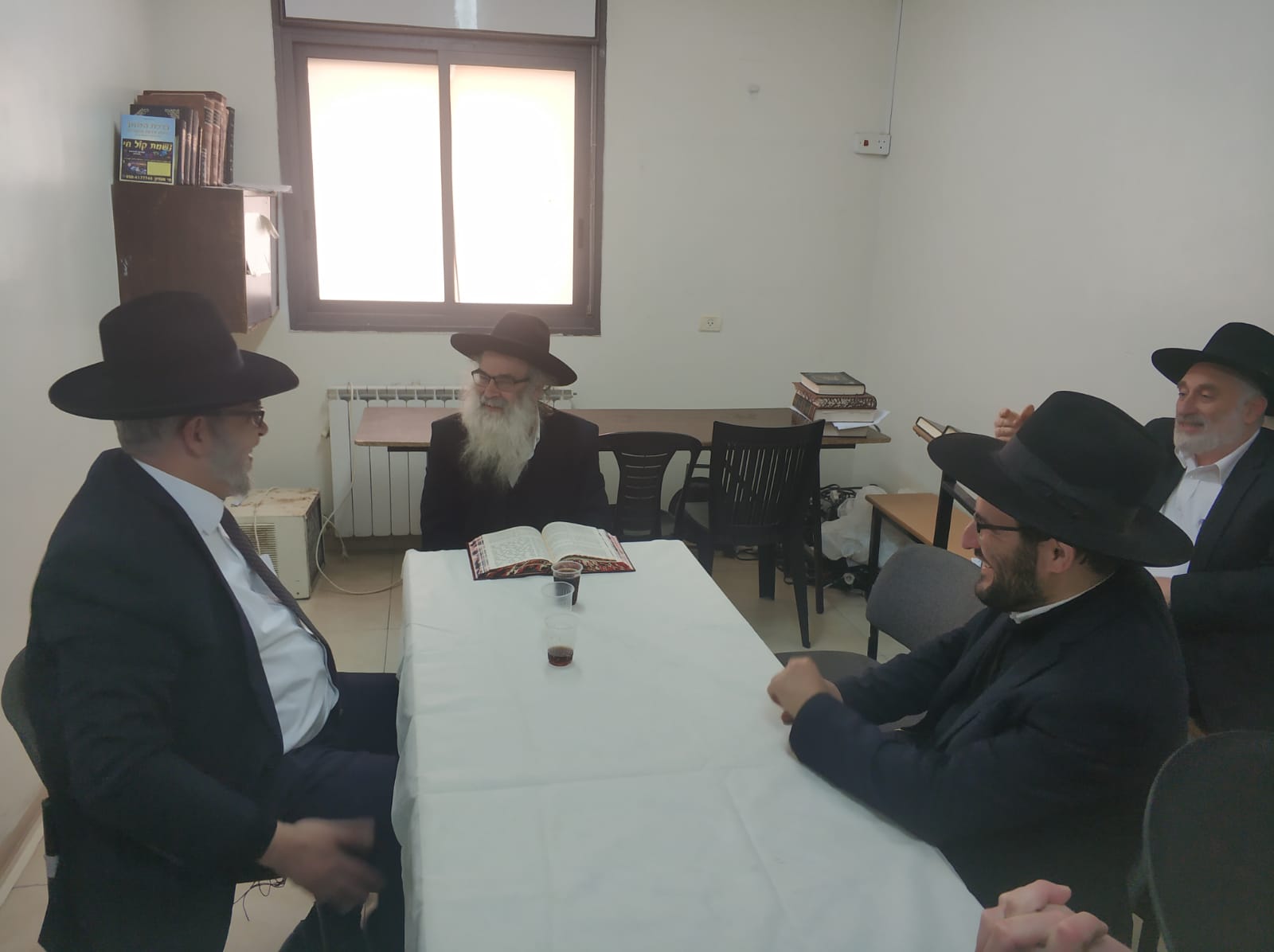 ח"כ אשר להגרב"צ זילבר: קהילתכם מפארת את עולם התורה 6301ff6e-98df-45a9-b2f6-93001c73eecf