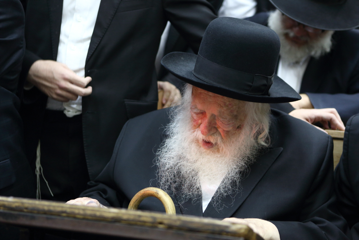מרן שר התורה על מתחם גולובנציץ: "מהודר למגורי כהנים ויראי ה'" RABBI KANIEVSKY AT RABBI ELIASHIV MEMORIAL