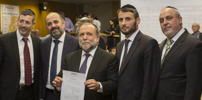 אבידן: "נתניהו השתולל בשביל להראות לגנץ ולפיד – ניצחון" יהודה אבידן ובכירי ש"ס בהגשת הרשימות