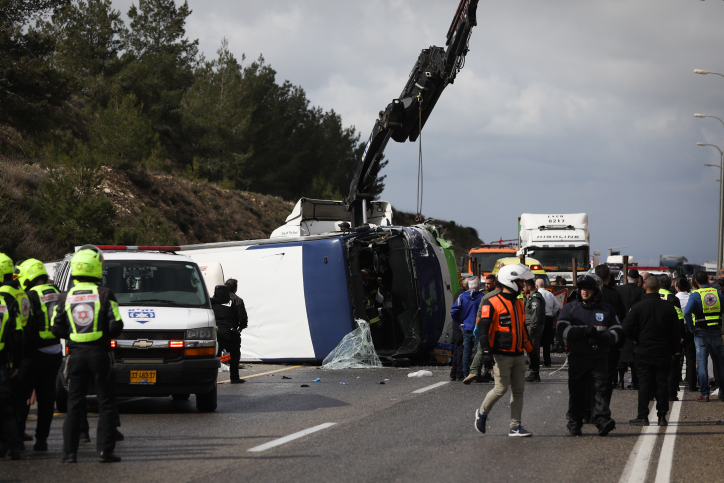 הערב: הלווית ההרוגות רוחמה רוזן ז"ל ורחל גוטמן ז"ל .