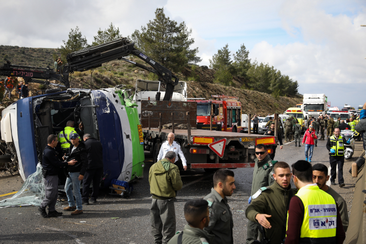 צפו: הדמיית התאונה הקשה שגרמה להתהפכות האוטובוס .