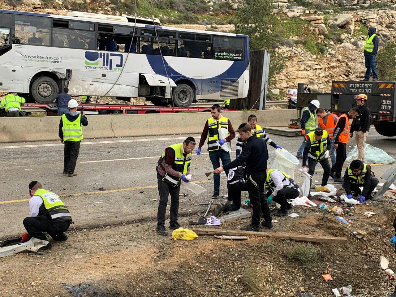 אסון התהפכות האוטובוס: כ-31 פצועים מאושפזים בבתי החולים בדיקות אחרונות בזירת האסון
