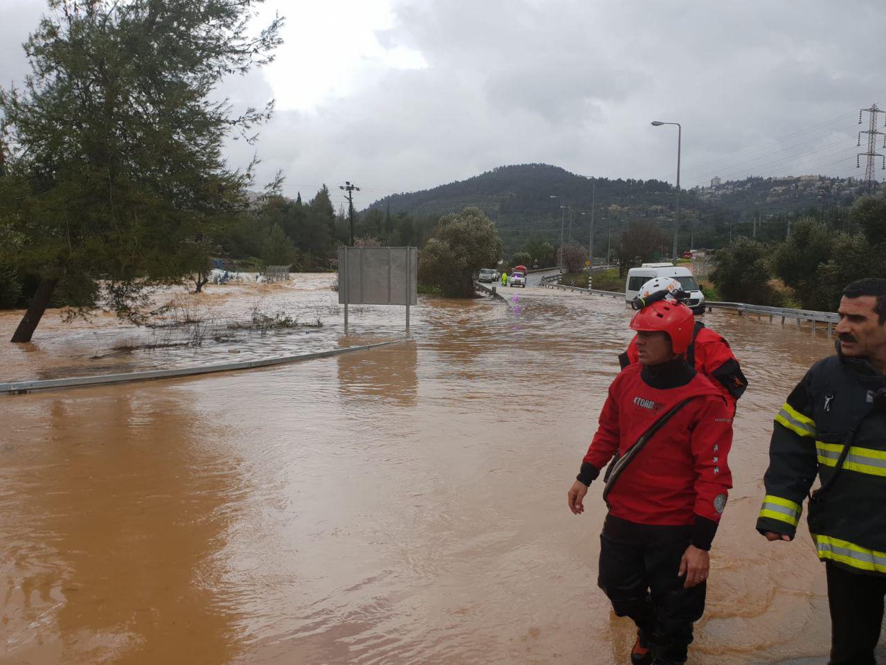 חילוץ דרמטי בסמוך לב"ש: "נאחז בענפי הנחל וניצל" חילוץ. אילוסטרציה