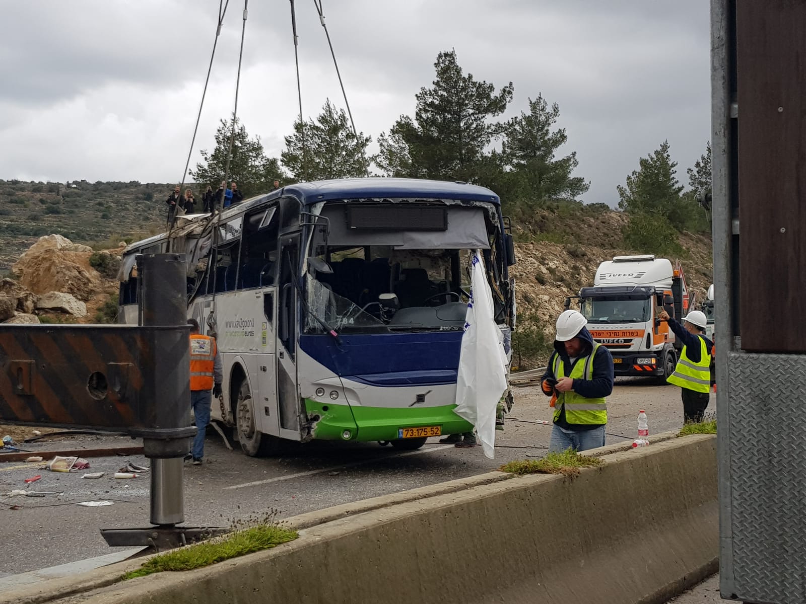 אסון התהפכות האוטובוס: נהג הרכב נחקר בחשד לגרימת מוות ברשלנות הרמת האוטובוס
